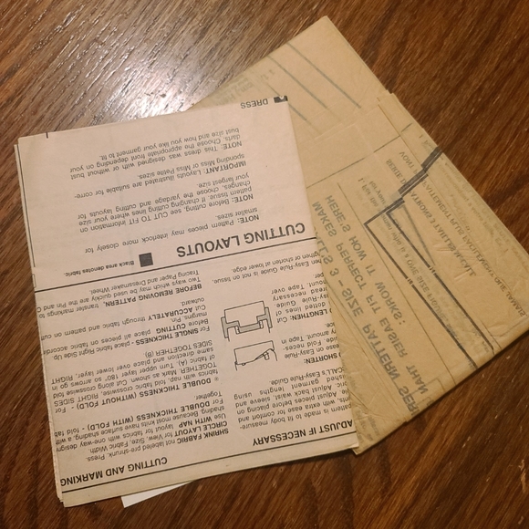 McCalls Sewing Pattern Size D - Picture 4 of 4